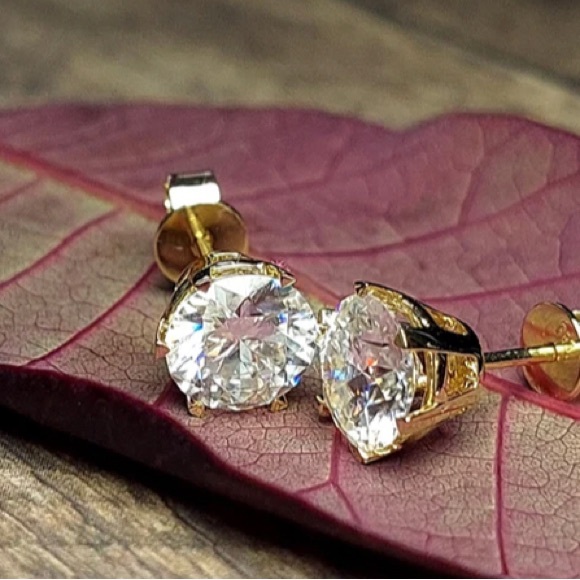2 Carats Moisenite 925 Gold Elegant Gold and Silver Stud Earrings
